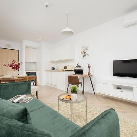 Modern Apartment With Balcony Near Aleje Jerozolimskie By Noclegi Renters Warschau Exterior foto